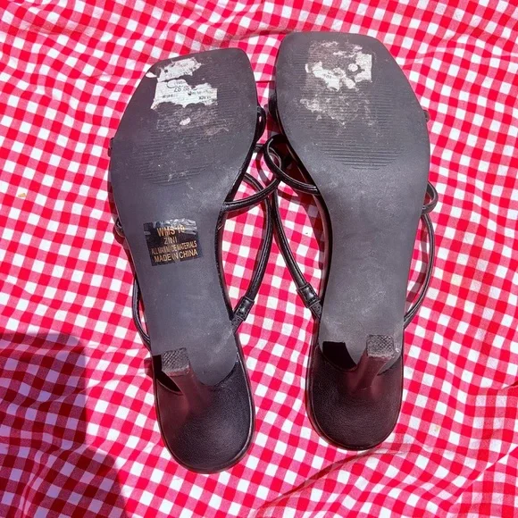 DOLCE VITA Black Strappy Low-Heeled Square-Toe Sandals - Picture 5 of 5